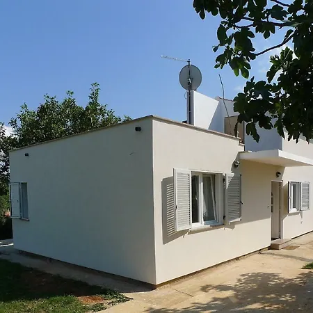 Modern For 4 Persons With 3500 M2 Private Garden Marcana
