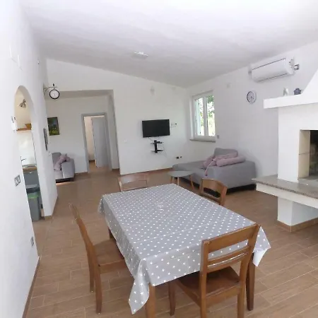 Modern For 4 Persons With 3500 M2 Private Garden Vila *