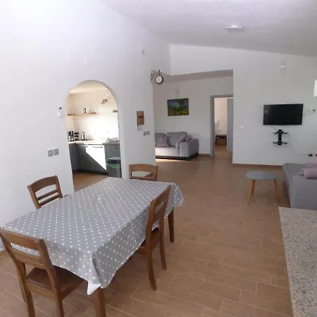 Vila Modern For 4 Persons With 3500 M2 Private Garden *