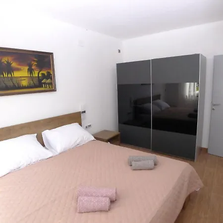 Modern For 4 Persons With 3500 M2 Private Garden * Marcana
