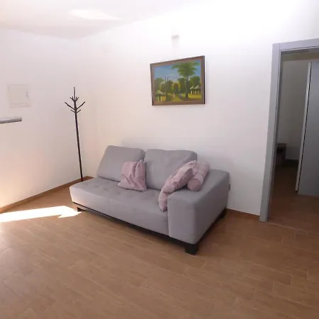 Modern For 4 Persons With 3500 M2 Private Garden Vila *