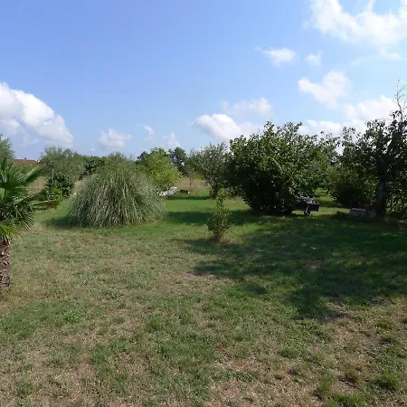 Vila Modern For 4 Persons With 3500 M2 Private Garden
