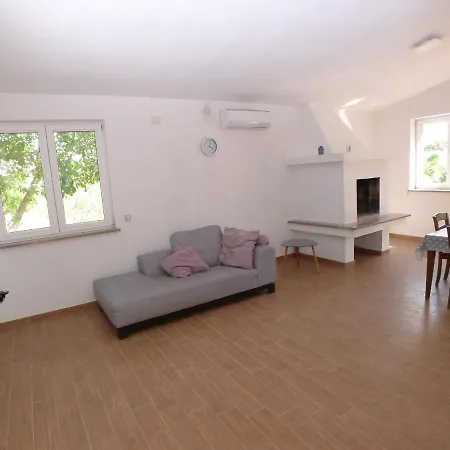 Vila Modern For 4 Persons With 3500 M2 Private Garden *